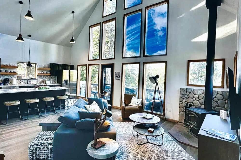 Modern Cabin Mountain Views Arcade Games Fun For All Ages Pet Friendly