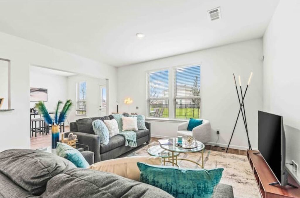 Modern 4BD Lakeview Home Katy TX