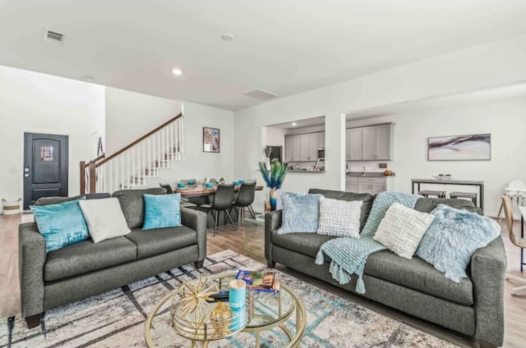 Modern 4BD Lakeview Home Katy TX