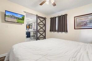 3 habitaciones, tabla de planchar con plancha, wifi y ropa de cama 
