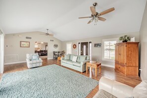 Smart TV, DVD player, stereo - Sandcastles of Marco Island Waterfront Private Pool by RedAwning (Marco Island)