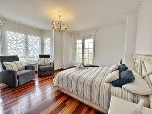 4 habitaciones, tabla de planchar con plancha y wifi gratis 