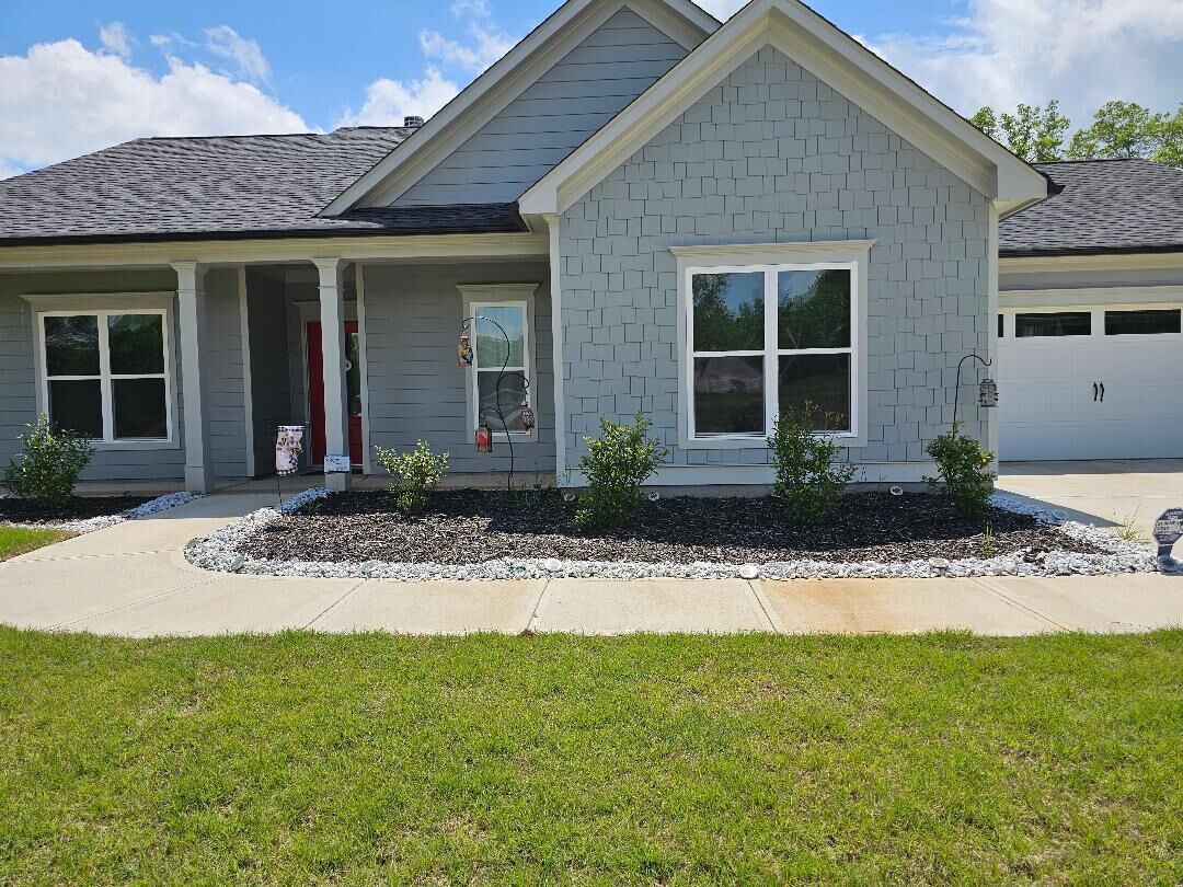 Beautiful lake and fishing and park areas with great downtown dining