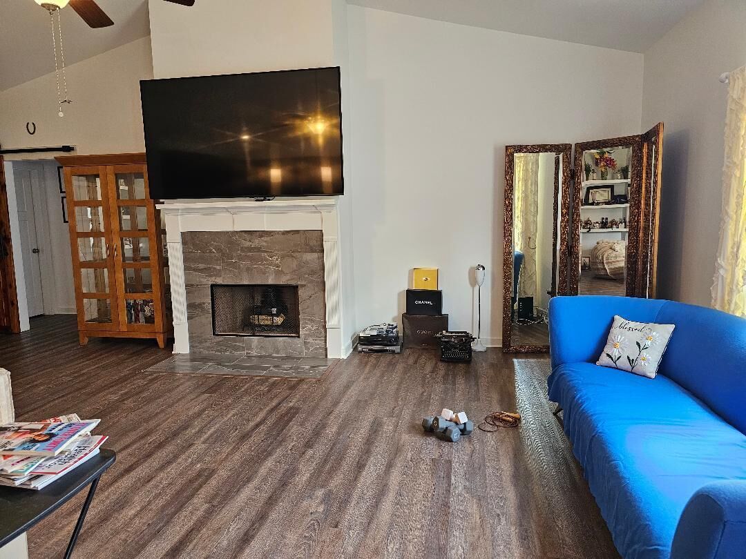 Beautiful lake and fishing and park areas with great downtown dining