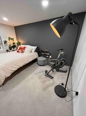 2 habitaciones, tabla de planchar con plancha, wifi y ropa de cama