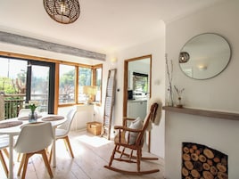 Cottage | Dining