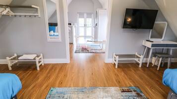 1 bedroom, individually decorated, individually furnished, free WiFi