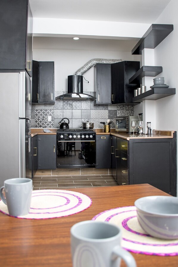 Fridge, microwave, oven, coffee/tea maker