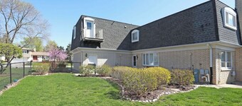 Cozy Chicago Suburban Apartment