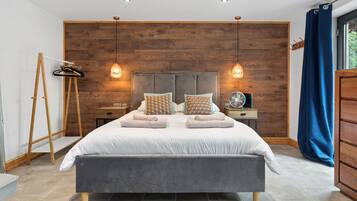 Studio, 1 King Bed with Sofa bed | Iron/ironing board, free WiFi, bed sheets