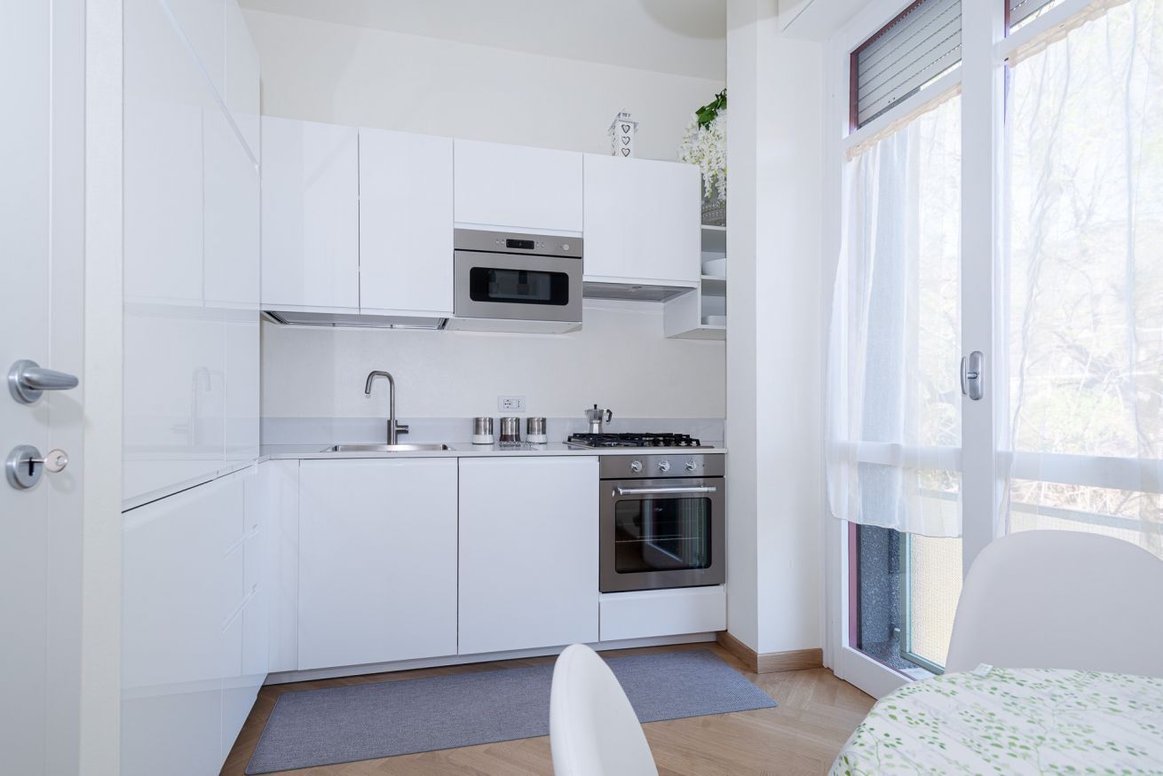 Réfrigérateur, four, plaque de cuisson, cafetière/bouilloire