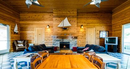 Kid & Baby Friendly; Indoor/Outdoor Pool & Hot Tub