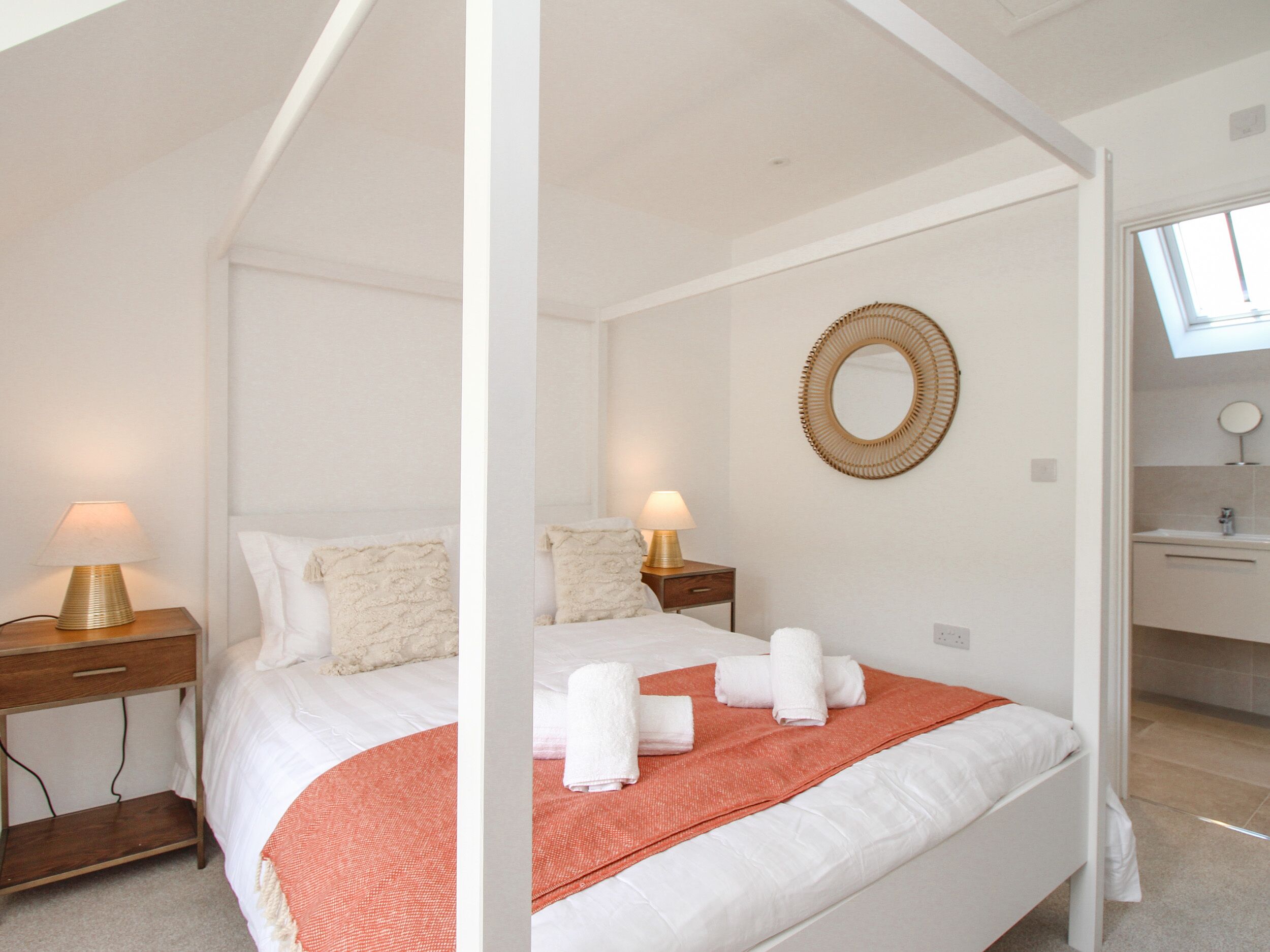 3 bedrooms, individually decorated, individually furnished, free WiFi