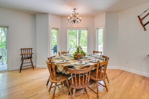 Dining - Game Room & Deep Water Lake Hartwell Group Retreat (Anderson)