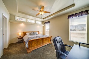 3 bedrooms, desk, iron/ironing board, Internet - Newport Riverfront Home w/ Deck + Fire Pit! (Newport)