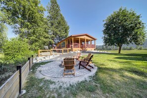 Property grounds - Newport Riverfront Home w/ Deck + Fire Pit! (Newport)