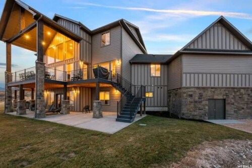 Panoramic Lake Views, Pool, Hot Tub, Gameroom!