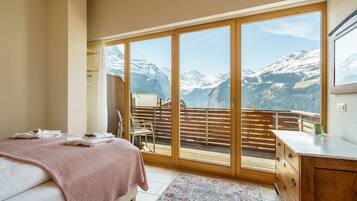 2 bedrooms, iron/ironing board, Internet