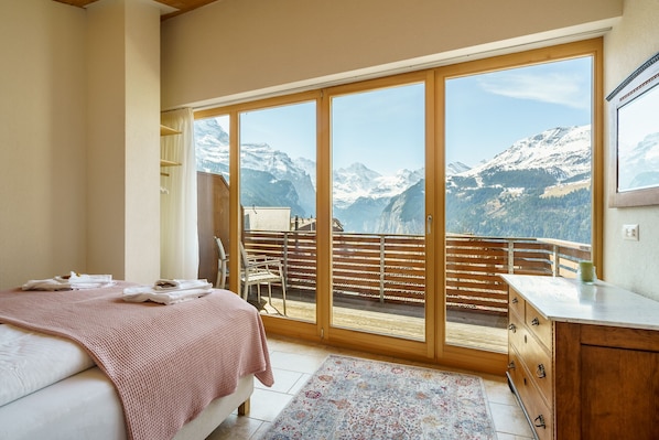 2 habitaciones, tabla de planchar con plancha y internet