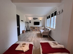 2 soverom og strykejern/-brett