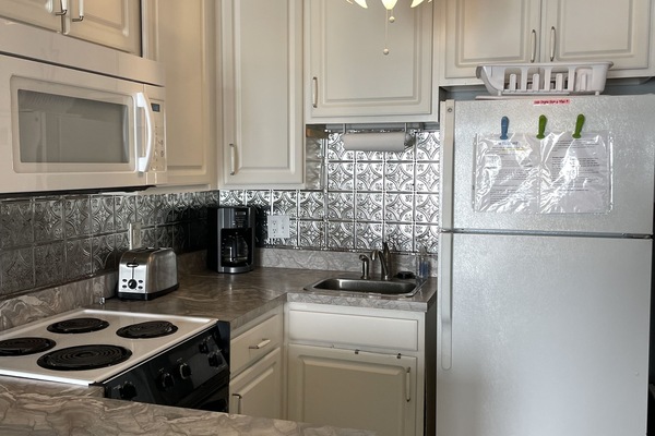 Refrigerador, microondas, horno, placa de cocina