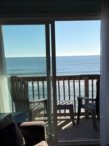 Perfect spot DIRECTLY ON THE BEACH! 3,6,12 Month Lease Available.