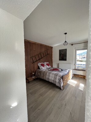 4 chambres, fer et planche à repasser, lit parapluie, Wi-Fi gratuit
