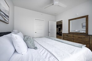 1 bedroom, iron/ironing board, WiFi, bed sheets - *LUXURIOUS 1BED/1BATH - KING BED* -POOL (Fishers)