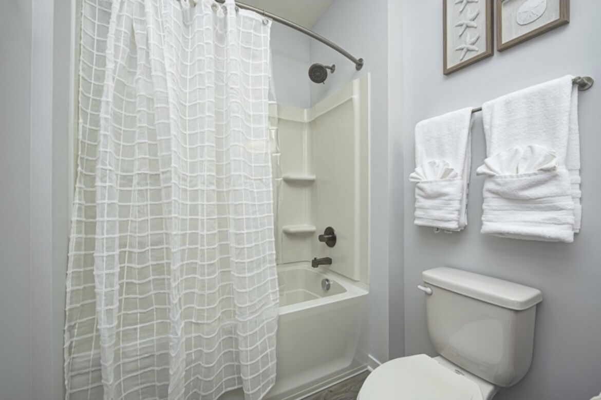 *LUXURIOUS 1BED/1BATH - KING BED* -POOL