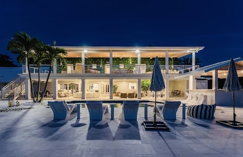 Villa Amore Private Estate on 3 Acres