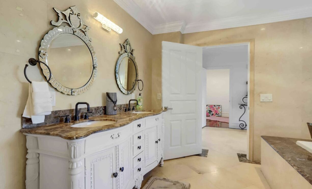 Villa Amore Private Estate on 3 Acres