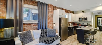 ✨Stay Here✨5 Minutes Downtown✨Comfy Foam Beds✨W&D✨