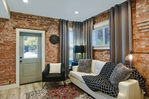 Smart TV - ✨Stay Here✨5 Minutes Downtown✨Comfy Foam Beds✨W&D✨ (Salt Lake City)