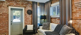 ✨Stay Here✨5 Minutes Downtown✨Comfy Foam Beds✨W&D✨