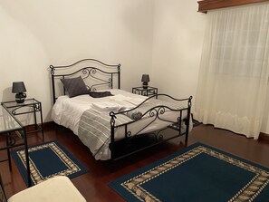 3 bedrooms, soundproofing, iron/ironing board, free WiFi - Green Tropical House ,Great view of the ocean (Ponta Delgada)