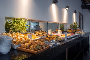 Desayuno estilo bufé