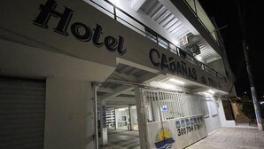 A hotel entrance with a metal gate and a sign that reads "Hotel CABANAS de Tolu". - Hotel cabañas de TOLÚ  (Sucre)