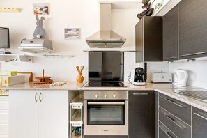 Fridge, microwave, oven, coffee/tea maker