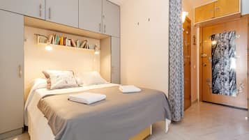 Free WiFi, bed sheets