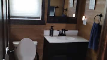 Serviettes fournies, papier toilette