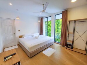 Caja de seguridad en la habitación y cortinas blackout