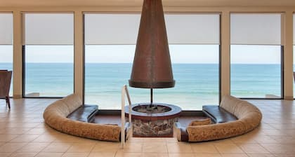 Poolside and Beachfront Remodeled Close to Everything!