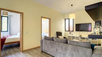 2 habitaciones, tabla de planchar con plancha y cuna de viaje