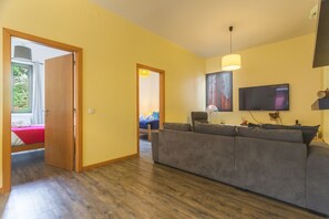 2 chambres, fer et planche à repasser, lit parapluie, Wi-Fi gratuit
