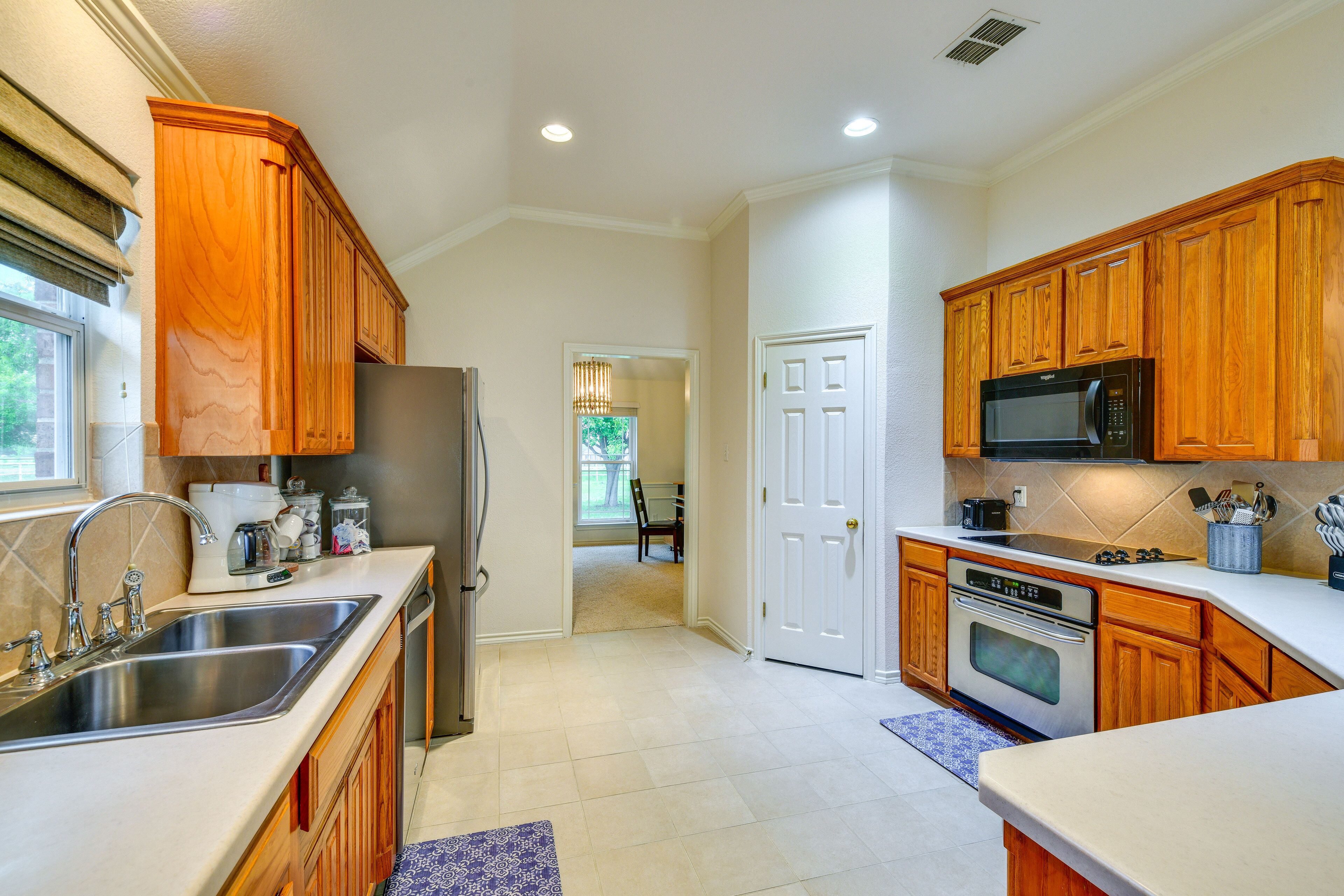 Pet-Friendly Waxahachie Vacation Home w/ Backyard!