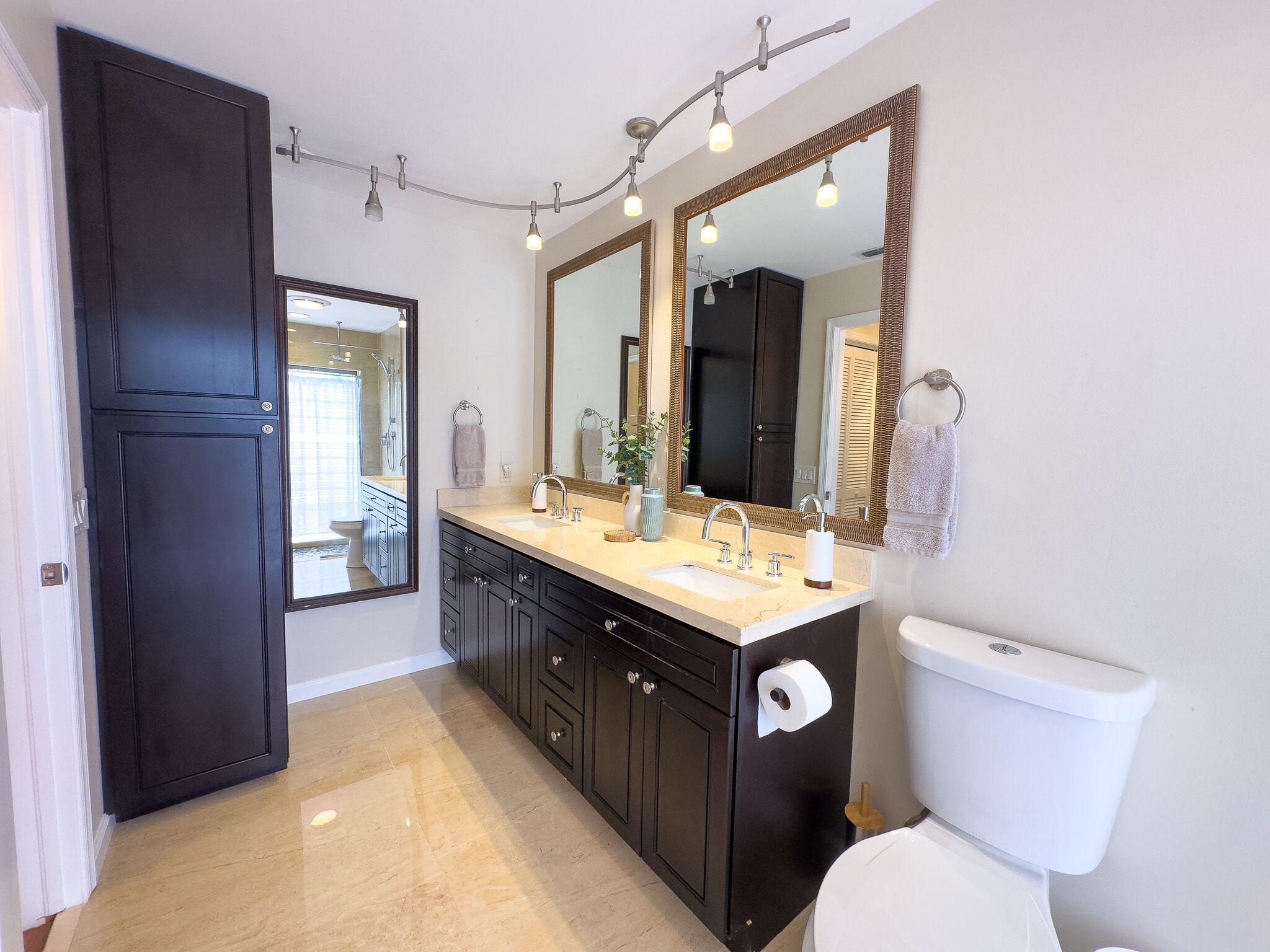 Peaceful Tropical home w/ pool {15 min.from thebeach}