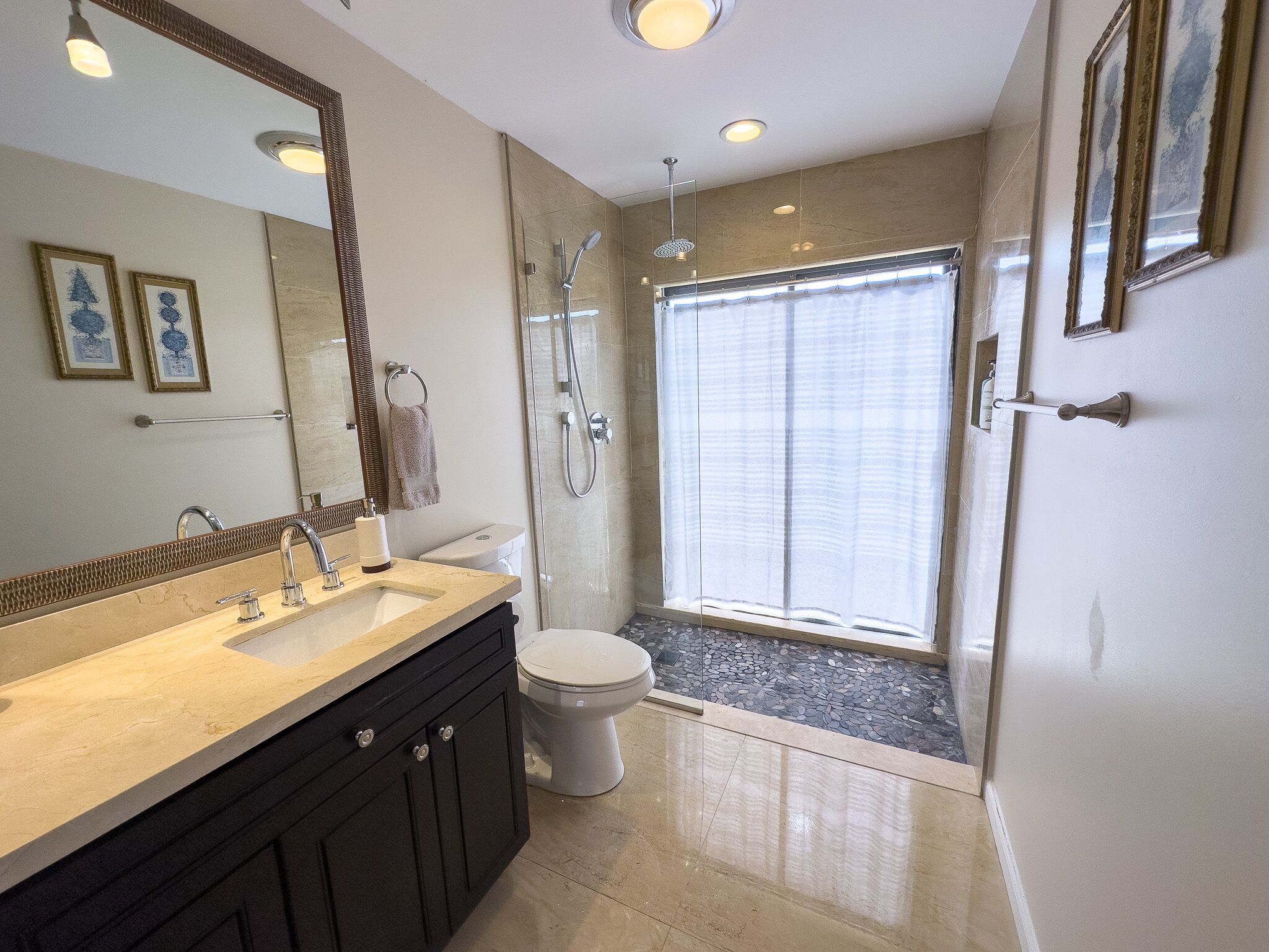 Peaceful Tropical home w/ pool {15 min.from thebeach}