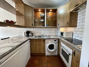 Køleskab, mikrobølgeovn, ovn, opvaskemaskine