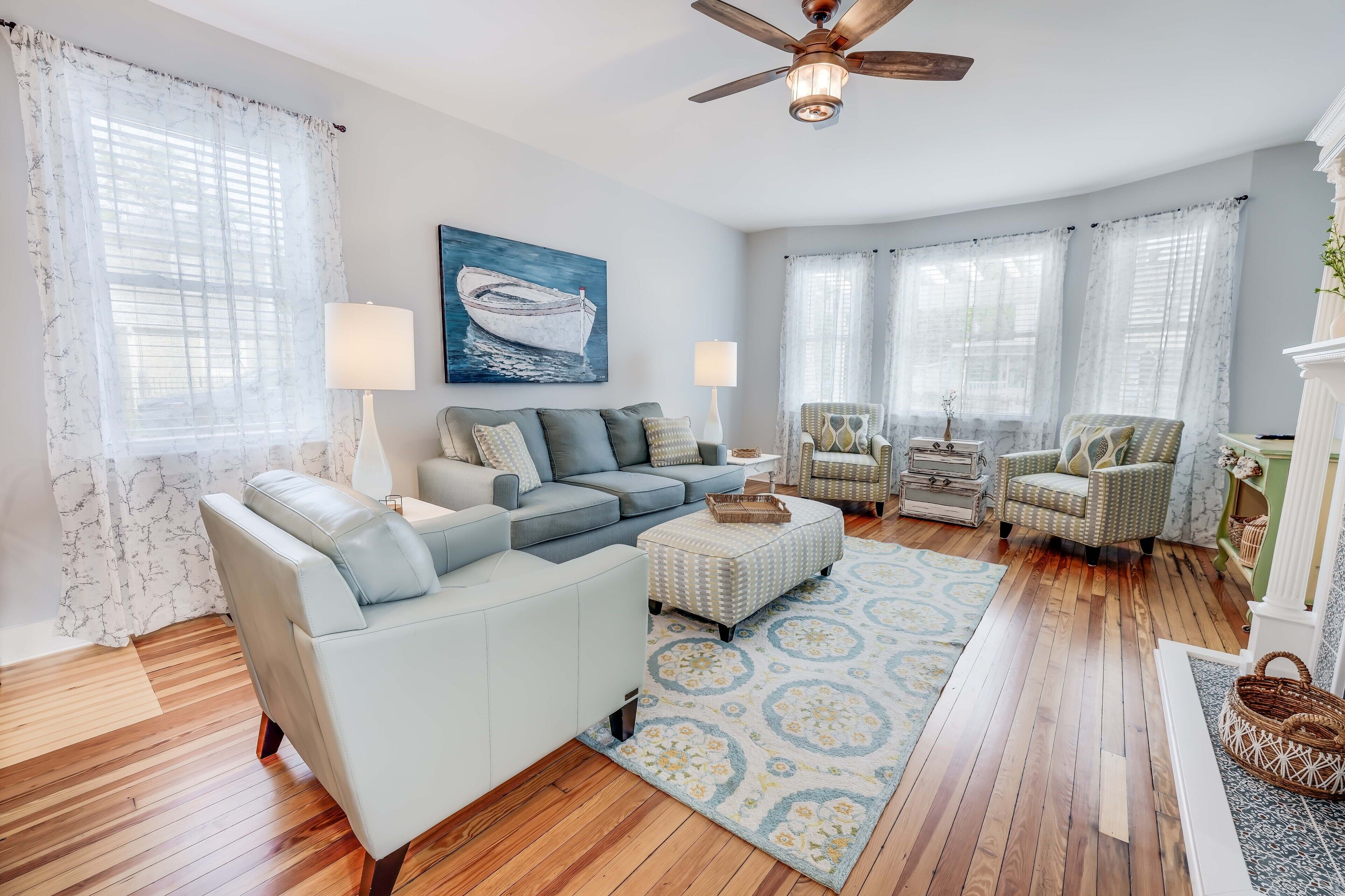 Greystone Manor - Magnificent!  Sleeps 10  Center of Town