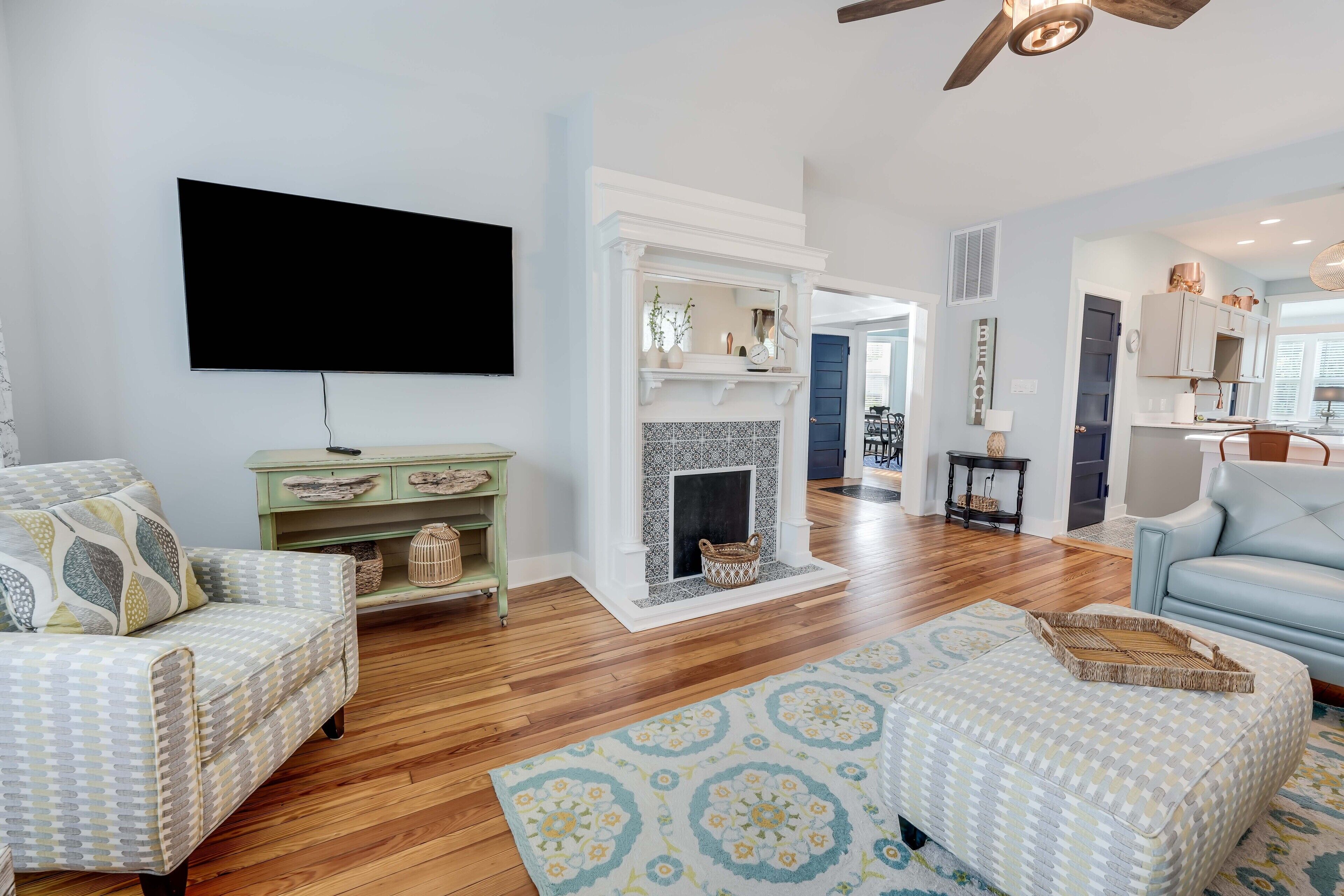 Greystone Manor - Magnificent!  Sleeps 10  Center of Town